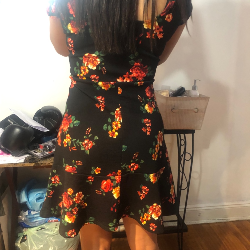 Dress - Picture 4 of 4